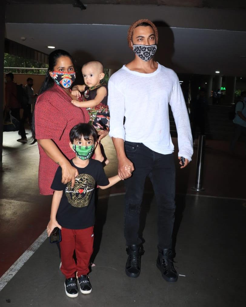 Aayush Sharma along with wife Arpita Khan Sharma and kids Ahil and Ayat were also clicked at the Mumbai airport. The actor returned from a holiday to Maldivies.