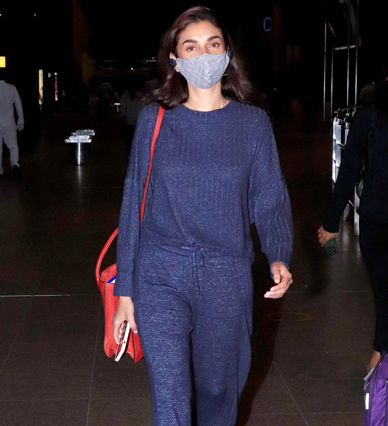 Aditi Rao Hydari dressed in all blue was clicked arriving at the Mumbai airport. The actress was last seen in Girl On The Train, which also starred Parineeti Chopra, Kirti Kulhari, Avinash Tiwary.