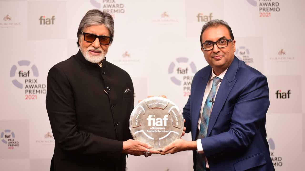 Amitabh Bachchan pens note of gratitude to film industry after receiving FIAF award