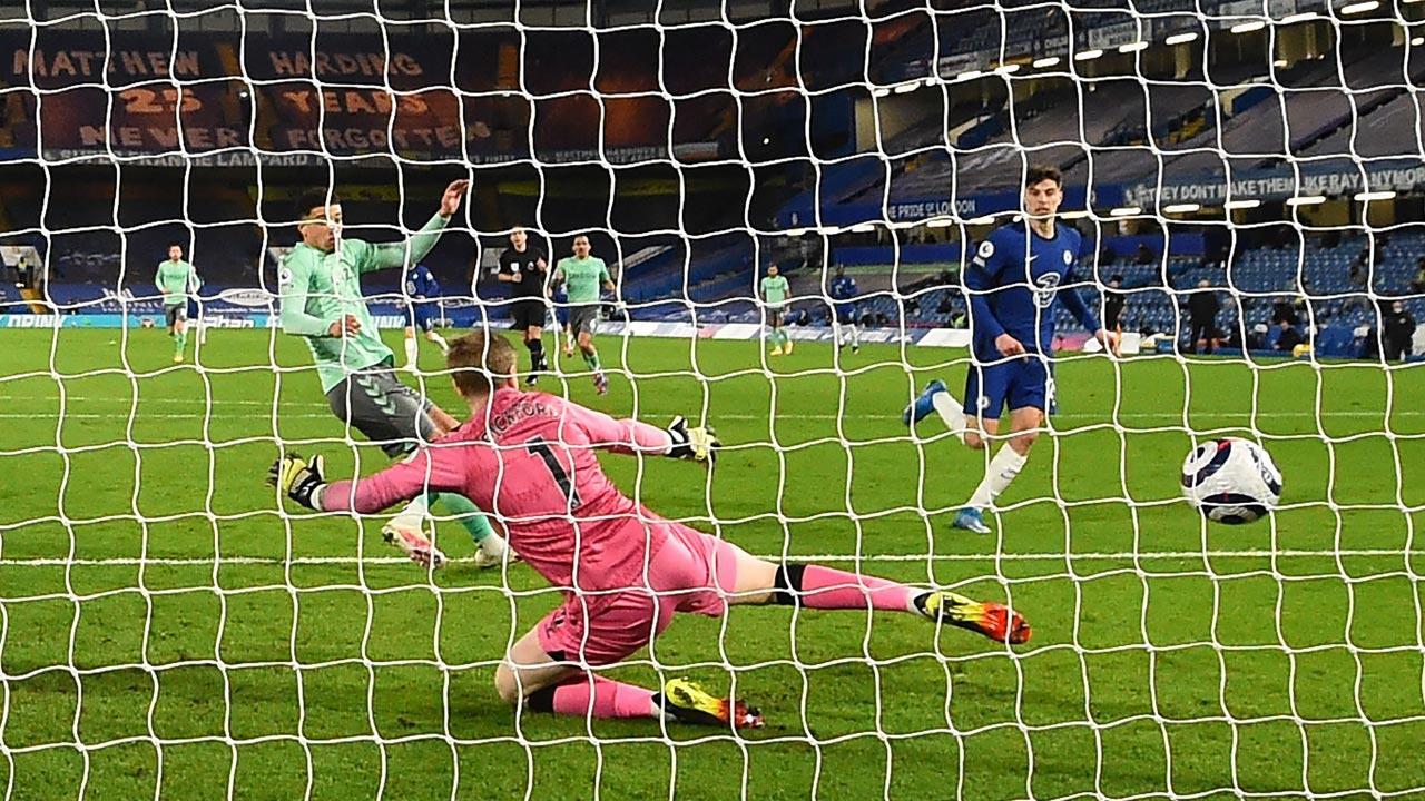 EPL: Chelsea defeat Everton 2-0 to move to fourth spot