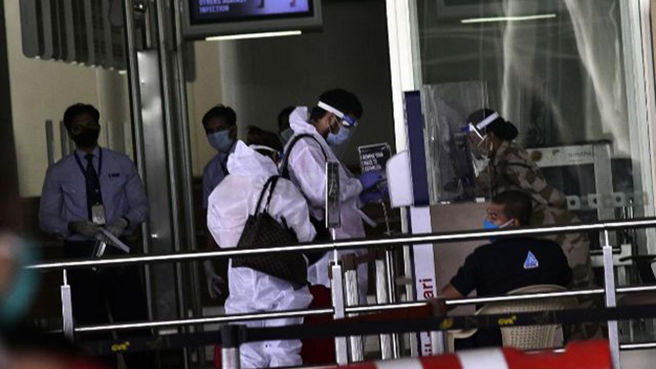 Deboard passengers not wearing mask 