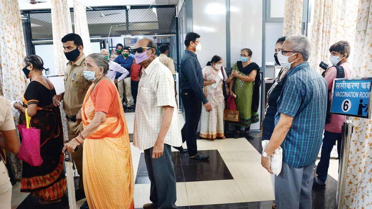 Mumbai: BMC wants every private hospital to vaccinate 1,000 citizens daily
