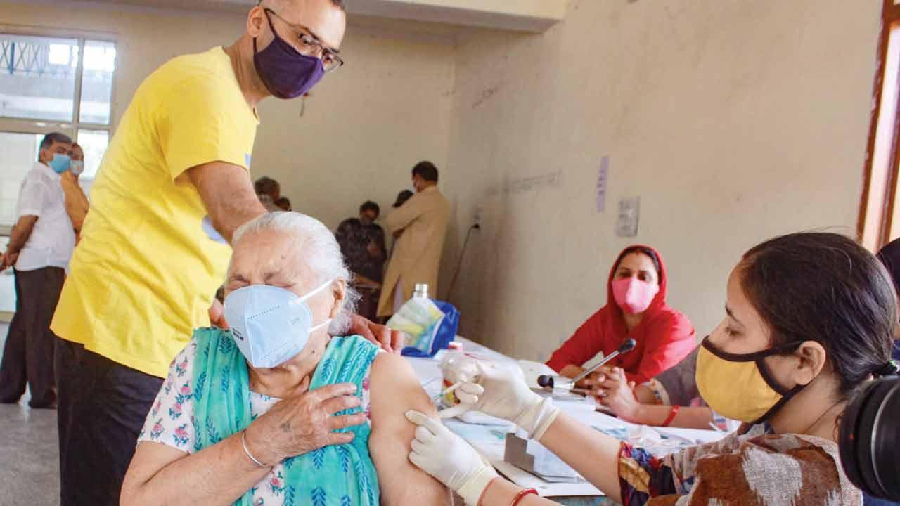 Ludhiana allows vaccination of journalists, bankers, judicial officers