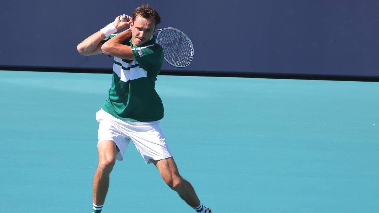 Medvedev, Osaka advance but Zverev bows out of Miami Open
