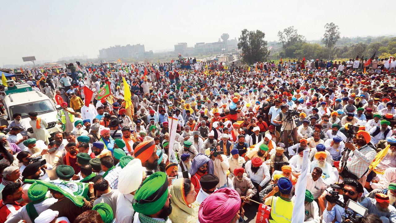 Farmers protesting agri reform laws block KMP expressway in Haryana