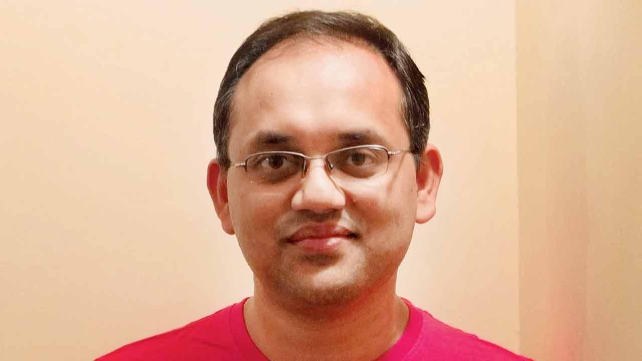 Bollywood trivia: Of Godly songs, and even Godlier male actors