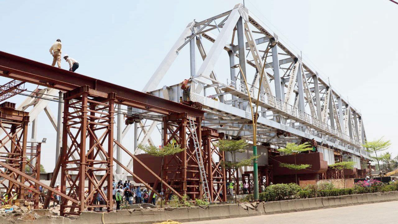 Mumbai: Diva-Thane railway bridge half ready