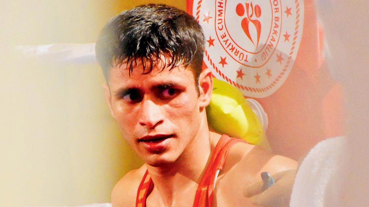 Boxer Gaurav Solanki enters quarters in Istanbul
