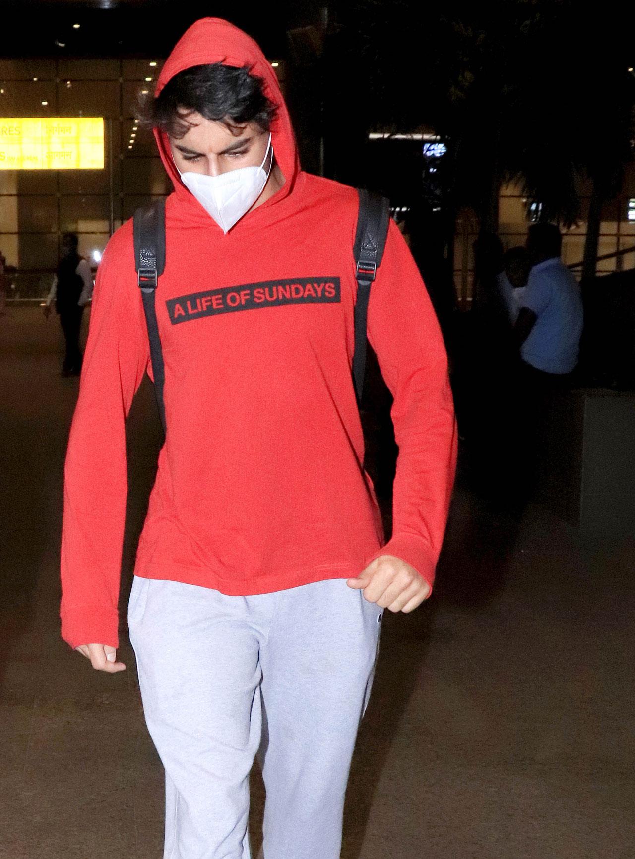 Saif Ali Khan and Amrita Singh's son Ibrahim Ali Khan was also spotted at the Mumbai airport. According to several reports, Ibrahim was returning from Chandigarh were he attended a wedding. 