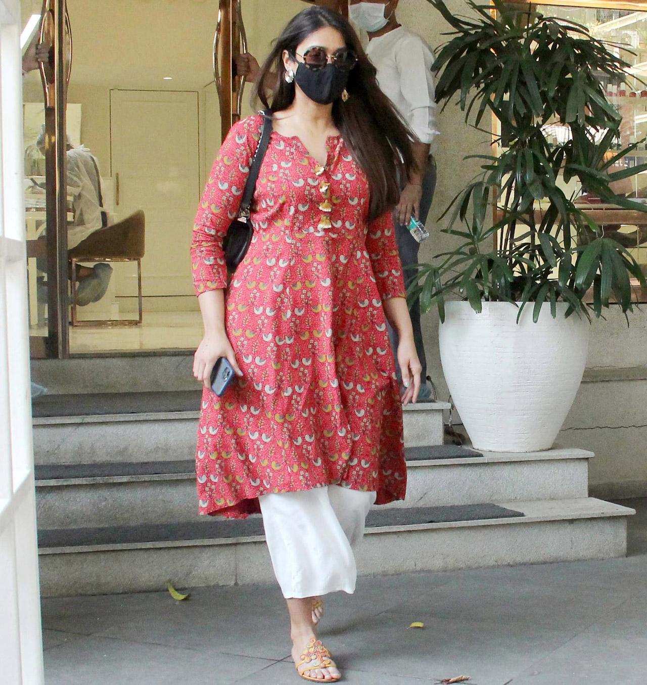 Ileana D'Cruz was spotted at a popular salon in Bandra. The Pagalpanti actress looked pretty in her traditional attire as she was clicked exiting the salon. Last week, Ileana shared a twist of nostalgia from her holiday this time last year, in the process confessing she is a beach bum for life. Ileana posted the picture on Instagram Stories, where she is seen lying in a hammock wearing black swimsuit, against the backdrop of a blue sea. On the image, she wrote: 