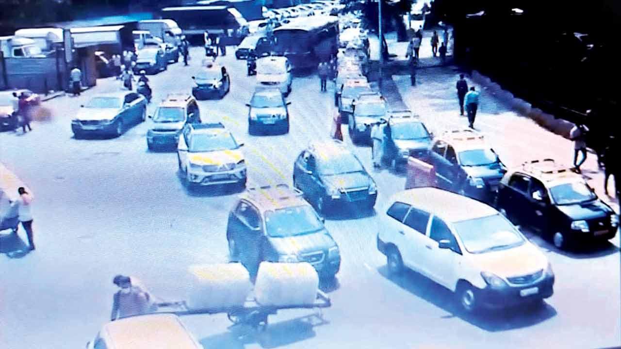 SUV bomb scare case: This footage led NIA to arrest API Sachin Waze