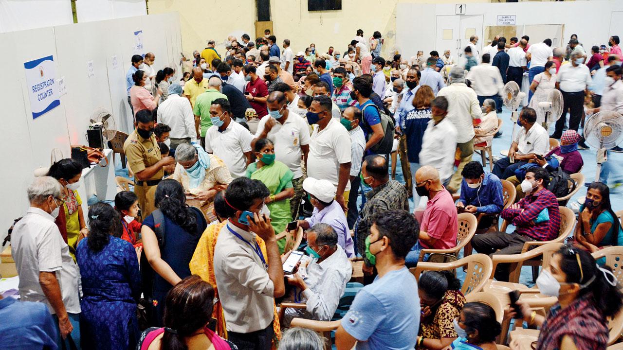 Although many senior citizens failed to get COVID-19 jab due to technical glitches, the Goregaon jumbo centre became a potential spreader site as too many elderly citizens thronged the centre. Photo: Satej Shinde