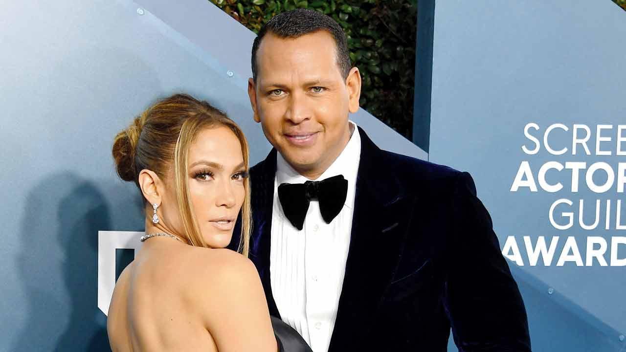 Jennifer Lopez, Alex Rodriguez seen kissing in Dominican Republic