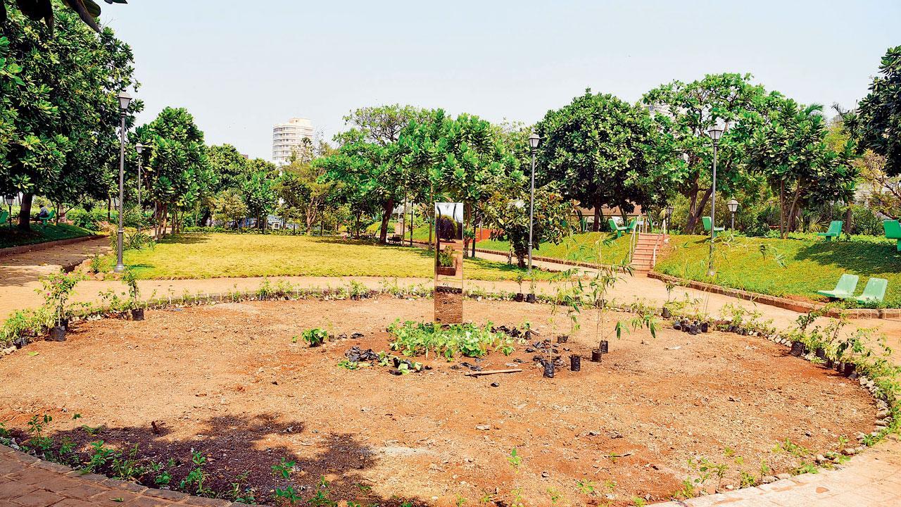 Mumbai: Mystery monolith pops up in Bandra