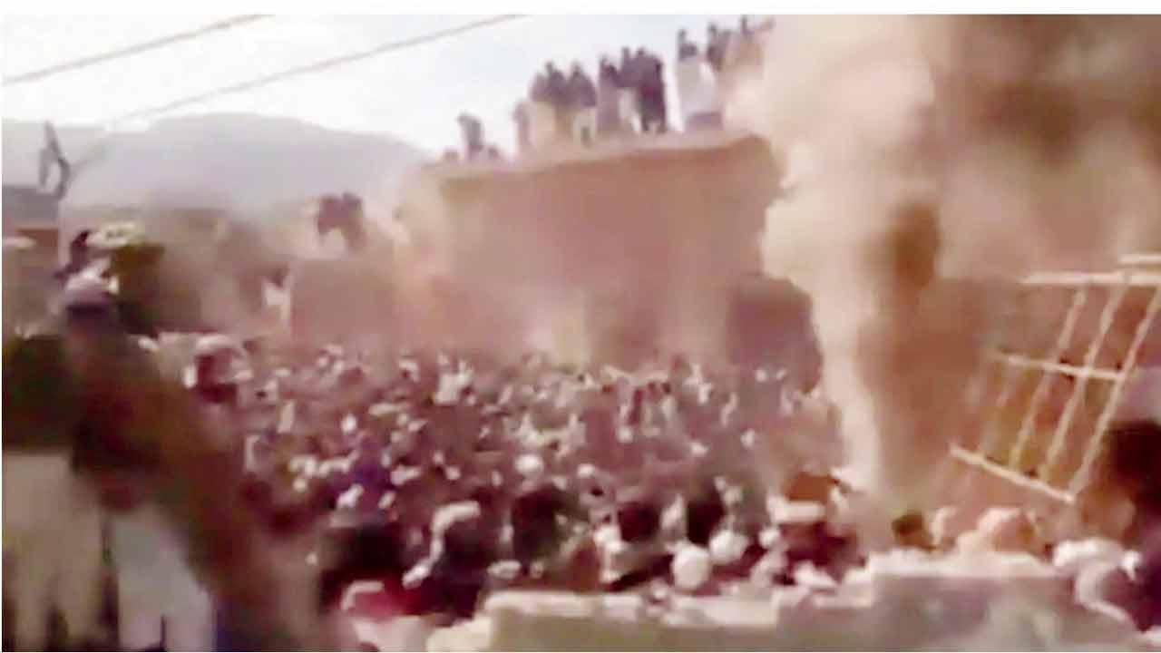 Pak Hindus pardon mob that vandalised temple