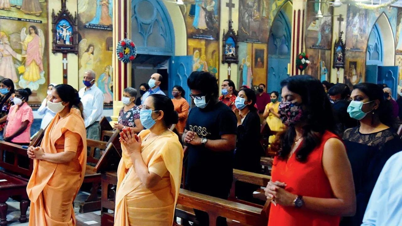 Maharashtra: Multiple masses, online services for the Holy Week