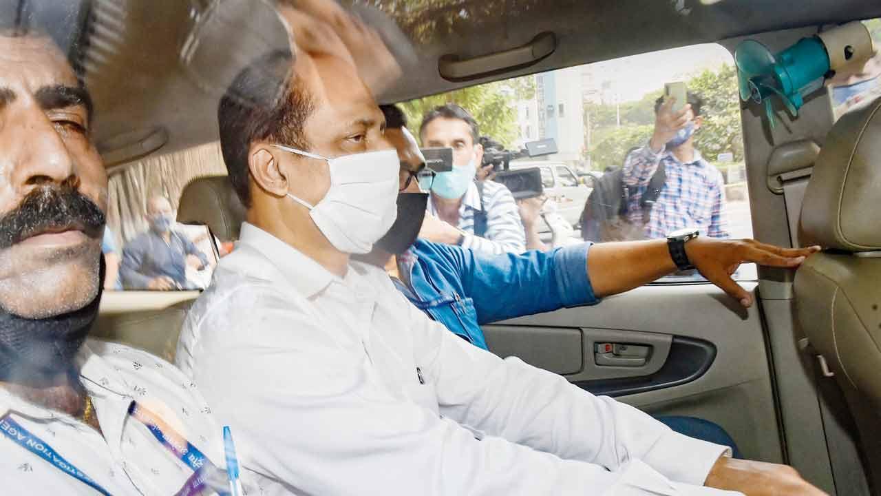 NIA court rejects Sachin Waze’s plea to meet his lawyer