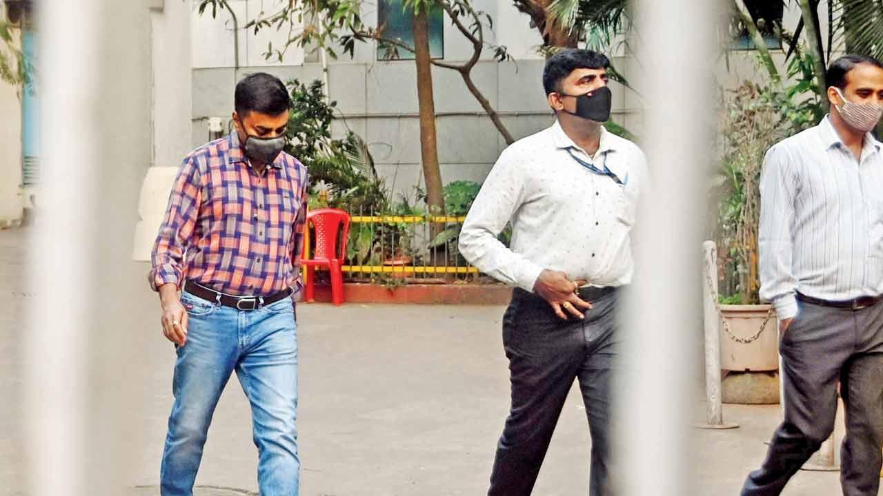 SUV bomb scare case: NIA grills Sachin Vaze for over ten hours