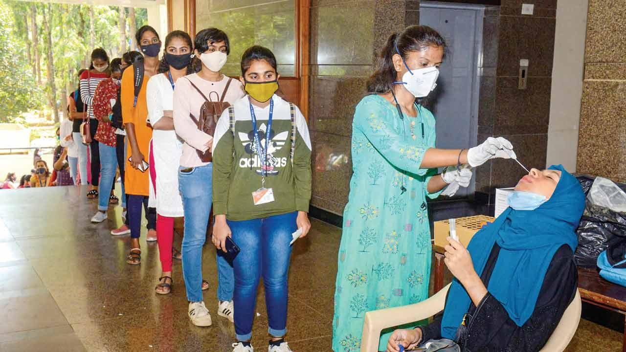 In SC, Govt opposes vaccine priority to judges, lawyers