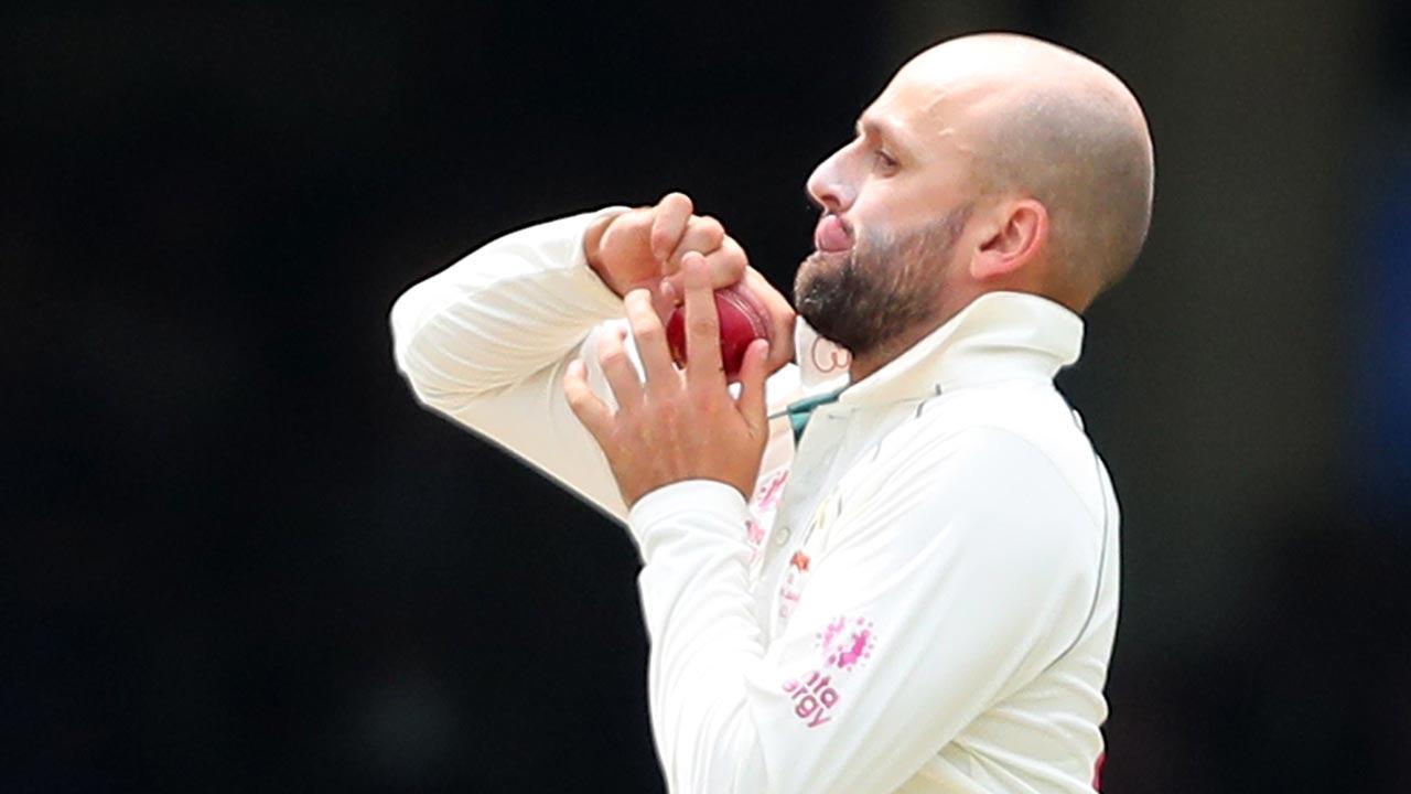 IND vs ENG: Nathan Lyon gives thumbs up to Motera curator