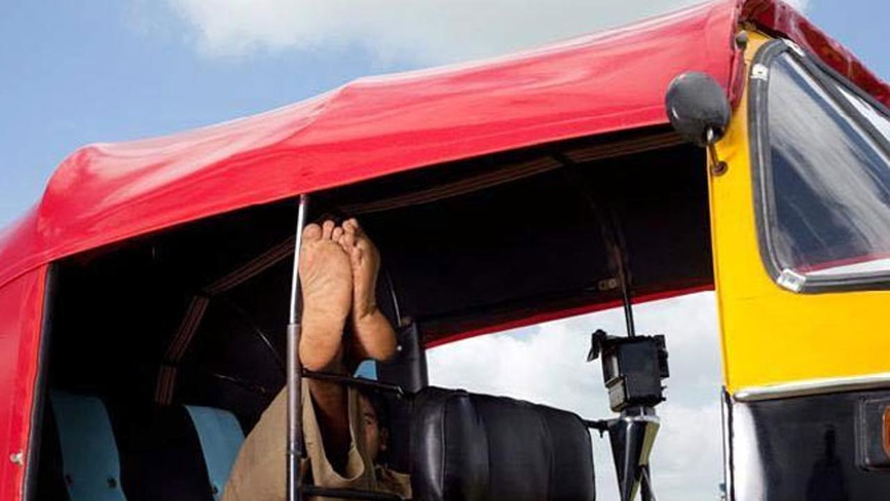 Mumbai: Auto driver caught clicking pictures of 19-year-old college student in Andheri, arrested