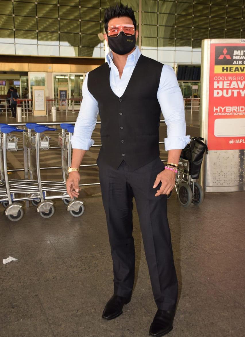 Style actor and fitness entrepreneur Sahil Khan was also spotted at Mumbai airport.