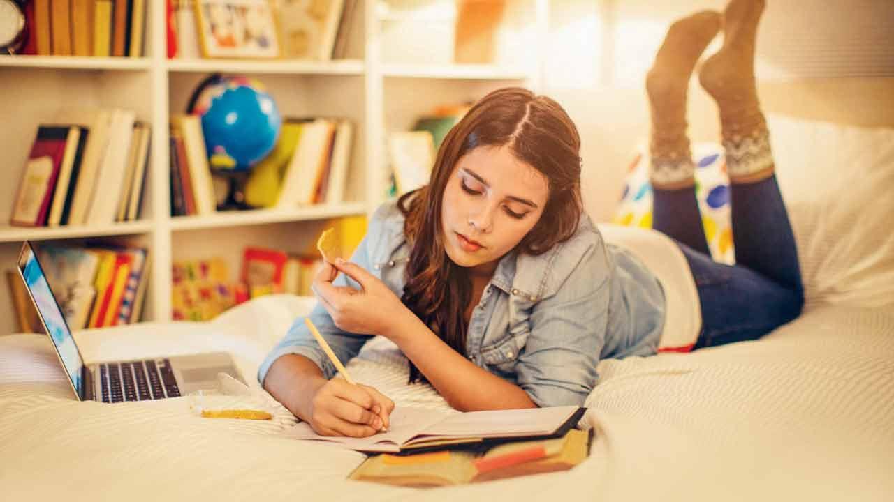 Experts share 5 ways to pursue happiness Experts share 5 ways to pursue happiness