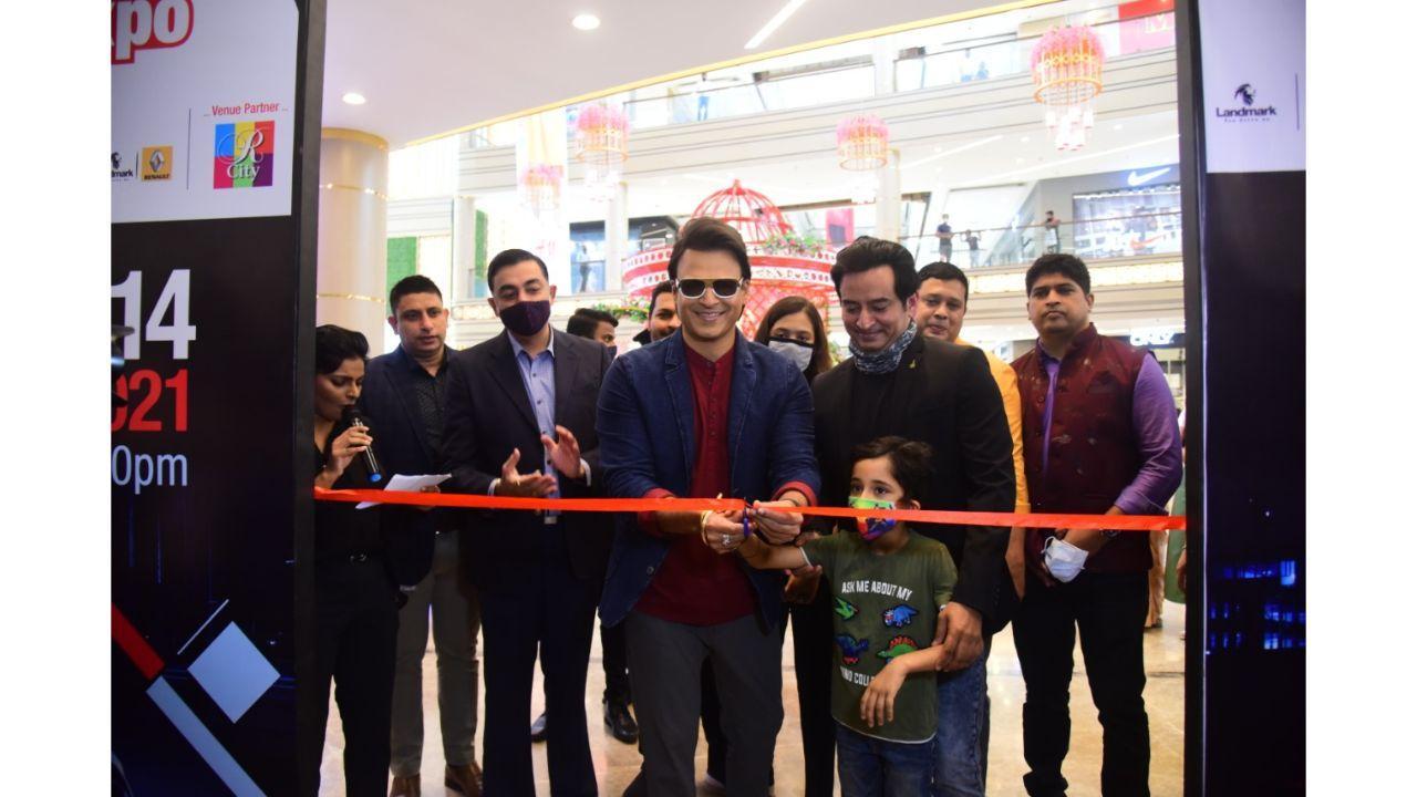 Vivek Oberoi inaugurates the Mid-Day Auto Expo in Mumbai