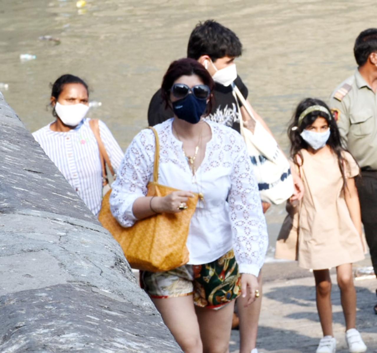 Twinkle Khanna was snapped enjoying a boat ride at Gateway of India along with her daughter Nitara and son Aarav. Twinkle was wearing a white top and printed shorts(All pictures: Yogen Shah).