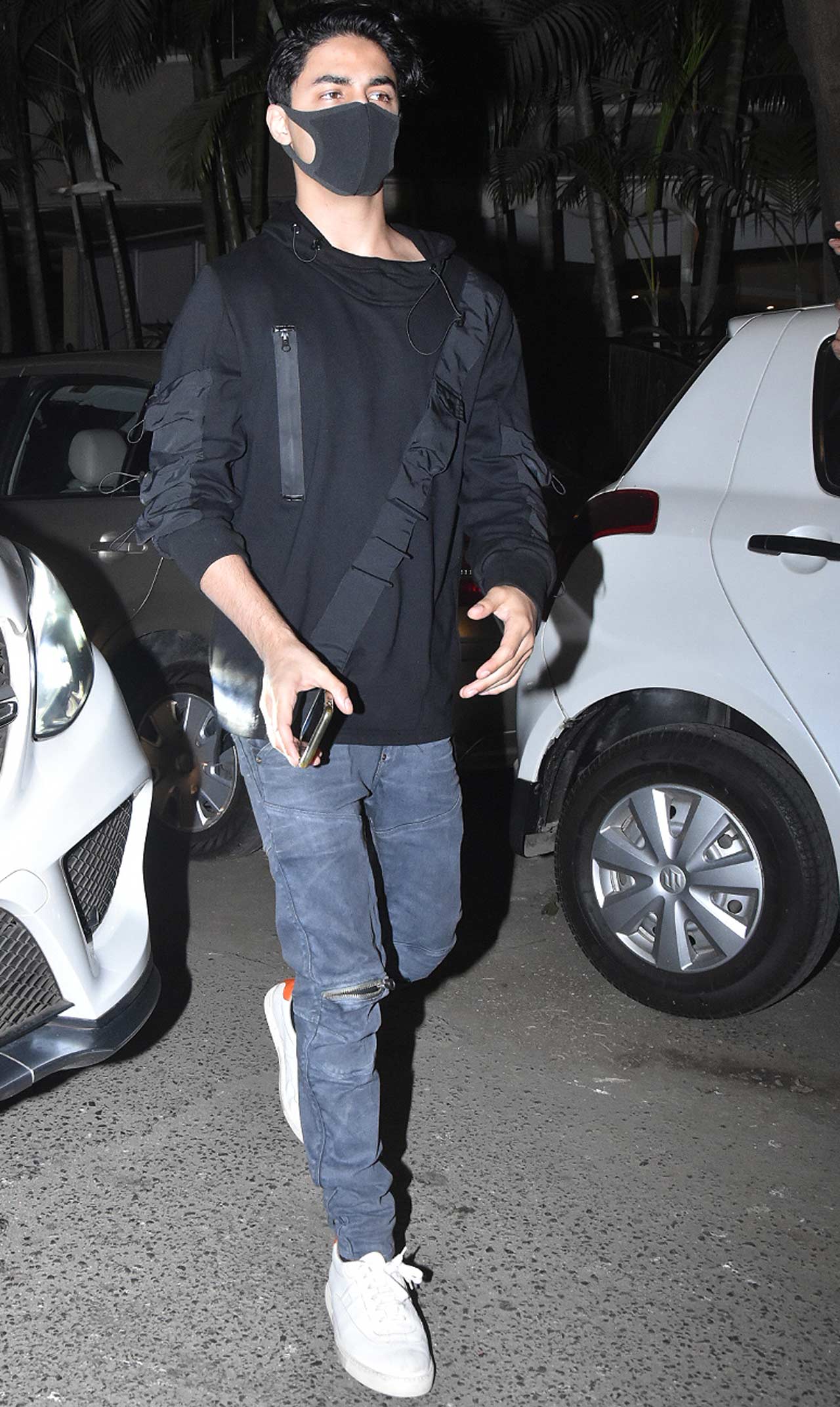 Shah Rukh Khan's son Aryan Khan was also one of the celebrity kids to attend Ibrahim Ali Khan's bash in the city. The star kid opted for a casual outfit as he stepped out of the house for the celebratory party.