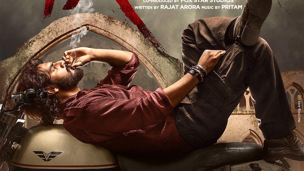Tadap first look: Suniel Shetty's son Ahan Shetty and Tara Sutaria sizzle in this action film