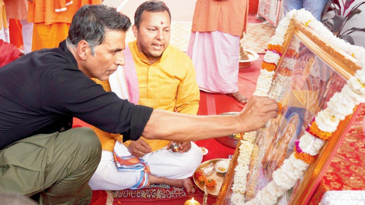 Exclusive Photos: Akshay Kumar kicks off Ram Setu with puja in Ayodhya