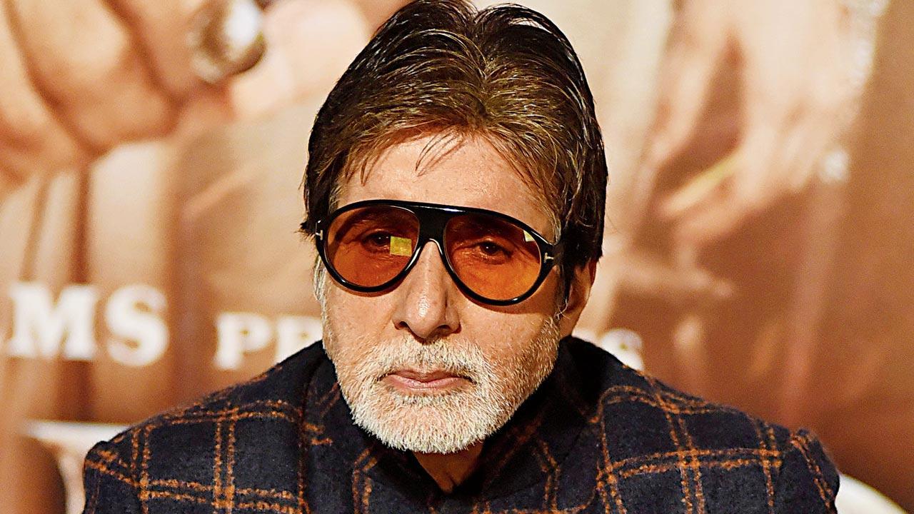Amitabh Bachchan undergoes eye surgery