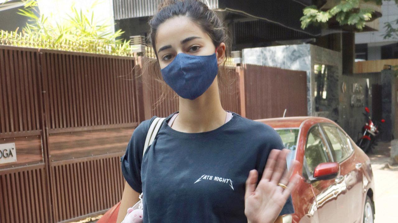 Ananya Panday flaunts her 'post-pack' up glow; shares picture