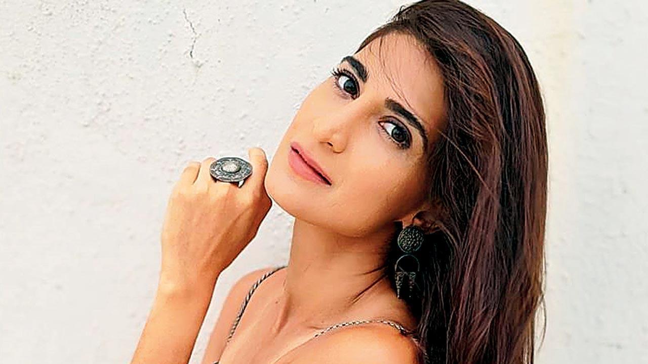 Last minute flight cancellation by airline irks Aahana Kumra