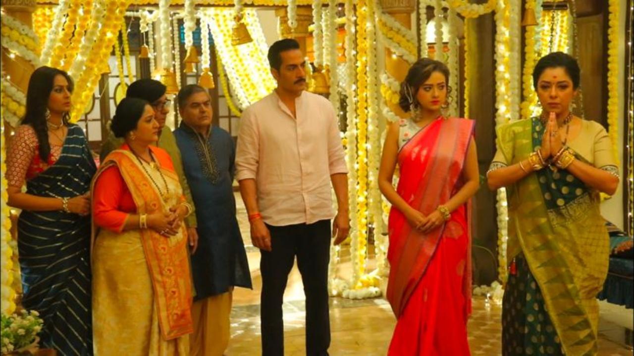 Kavya manipulates Vanraj against his family, Anupamaa decides to leave home