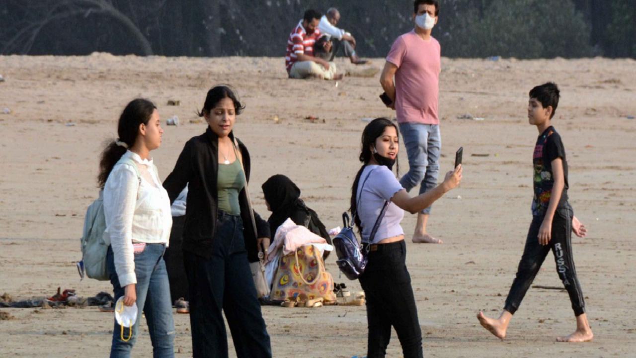 Spike in daily COVID-19 cases, India records 22,854 new cases