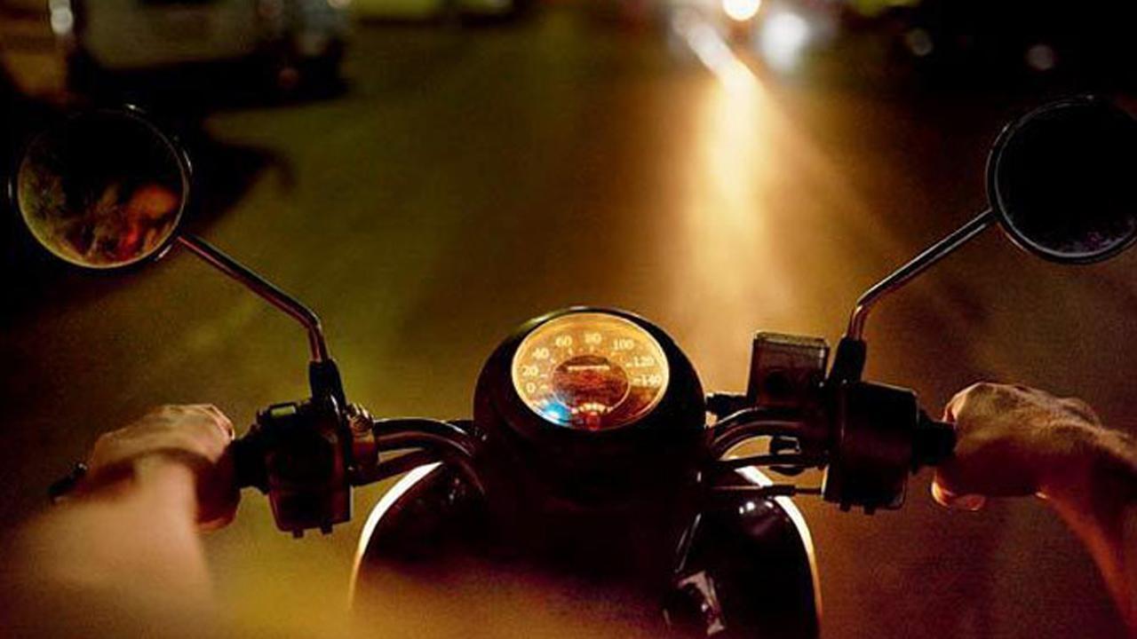 UP: 2 social media influencers challaned Rs 28,000 for doing bike stunts