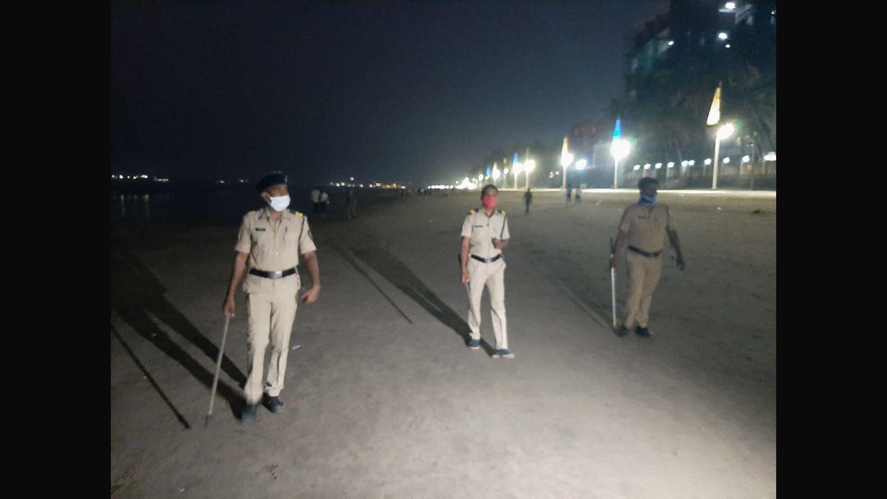 Mumbai: Ahead of night curfew deadline, cops shut eateries at Juhu Beach