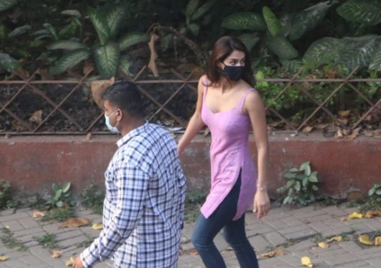 Later, the actress was snapped shooting for her upcoming film Ek Villain 2. She changed into a pink dress and pants for the outing.