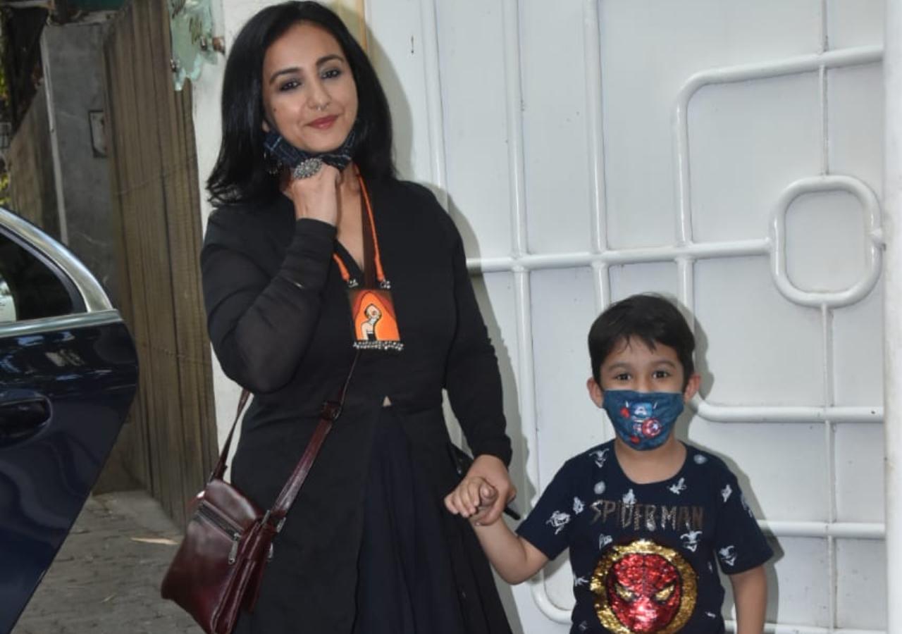 Divya Dutta was clicked by the photographers in Juhu with her son.