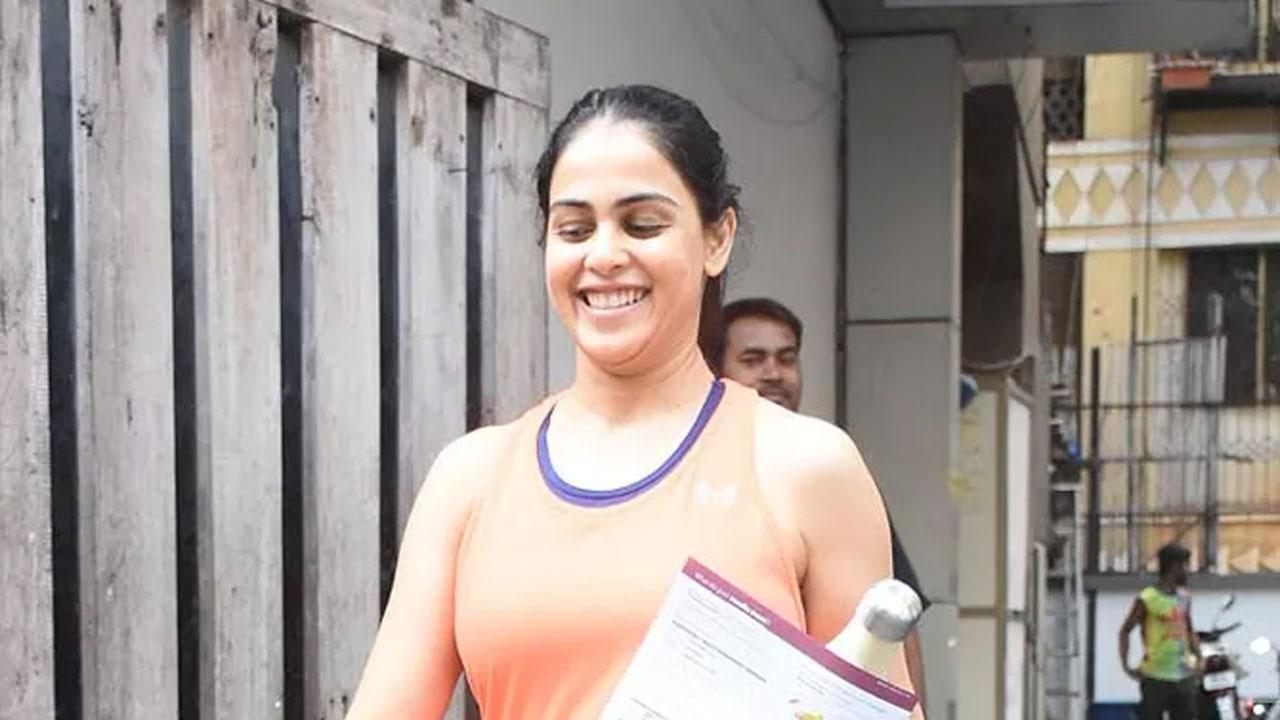 Genelia D’Souza hurts herself while trying to learn skating; shares video