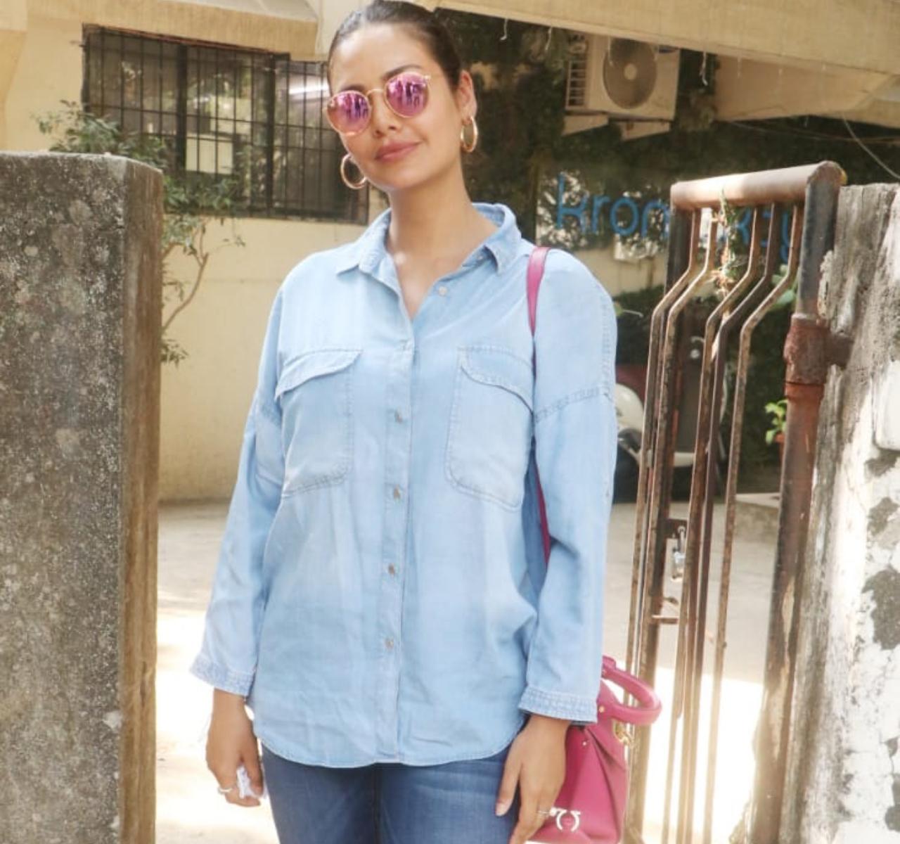Esha Gupta was snapped after a refreshing salon session in Juhu.