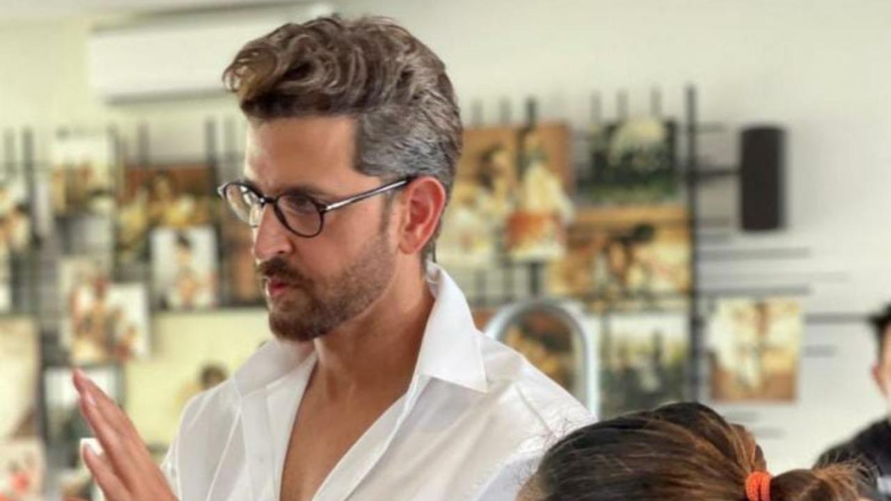 Hrithik Roshan shares a glimpse from his 'work from home' kinda day