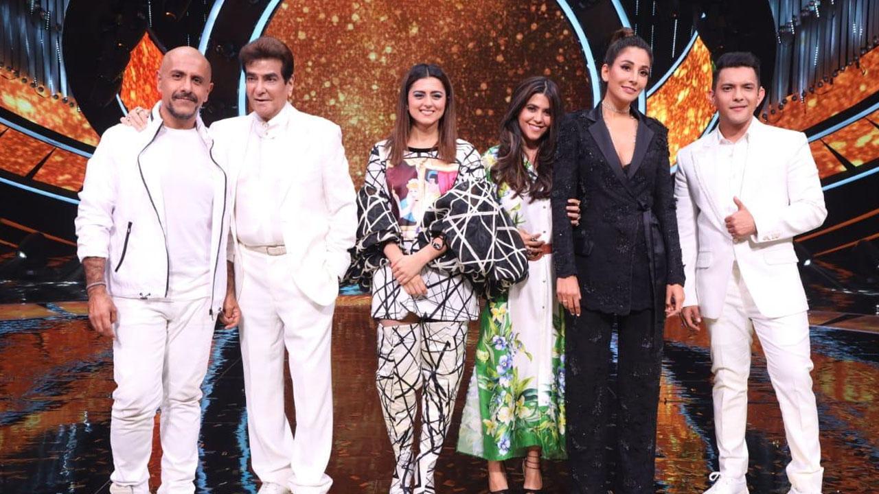 Indian Idol 12: Ekta Kapoor promotes The Married Woman with Jeetendra, Ridhi Dogra, Monica Dogra