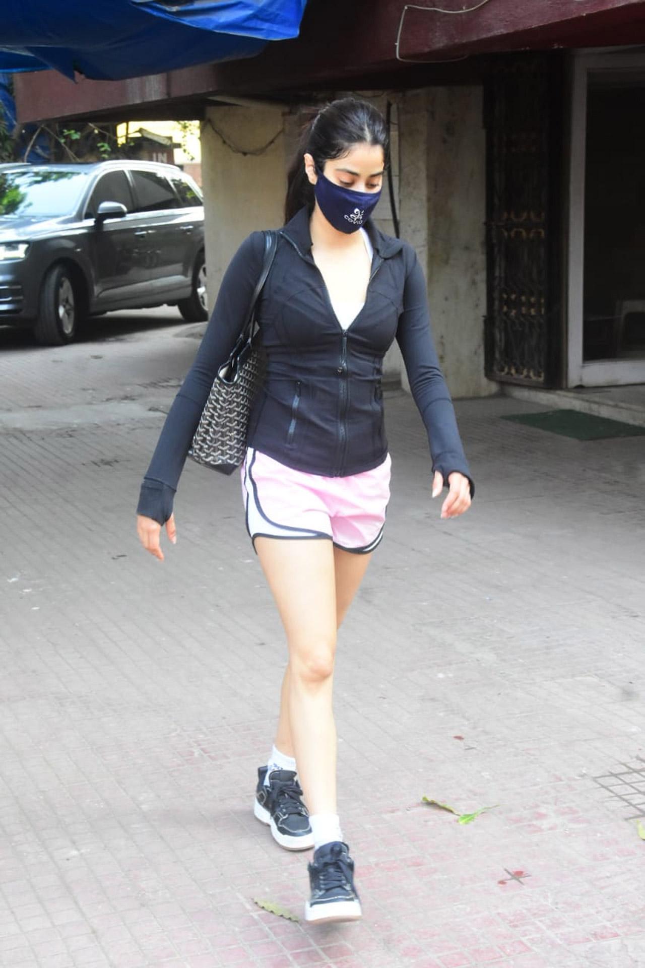 Janhvi Kapoor was clicked outside her gym in Bandra, Mumbai. The actress, who is a regular at the gym, is all geared up for her next film Roohi, co-starring Rajkummar Rao and Varun Sharma.