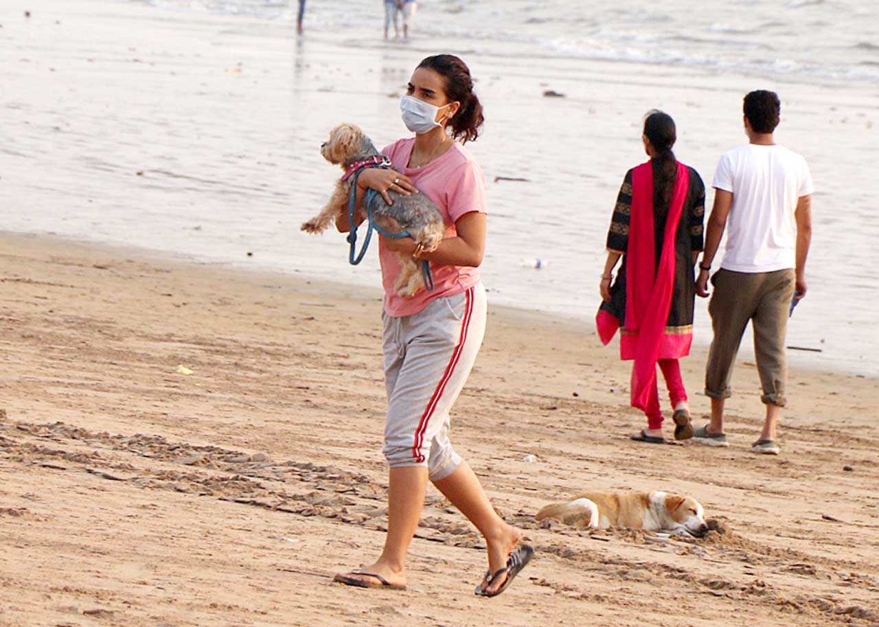 Patralekhaa was also snapped with her pet on the Juhu beach, Mumbai.