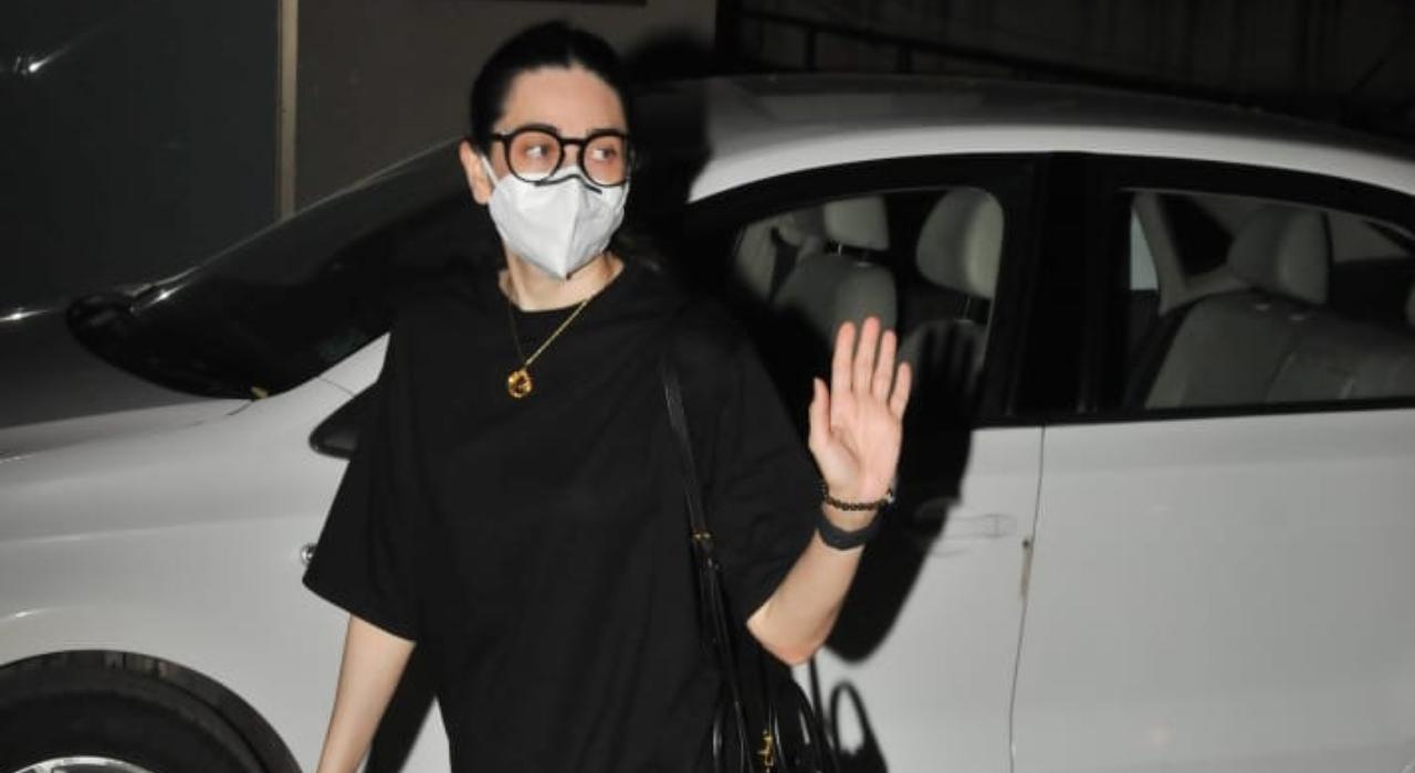 It was February 21 when Kareena Kapoor Khan and Saif Ali Khan embraced parenthood once again as they welcomed a baby boy. The Jab We Met has now been discharged from the Breach Candy Hospital. Several celebrities including her sister Karisma Kapoor were snapped at her residence in Bandra, Mumbai. (All pictures: Yogen Shah).