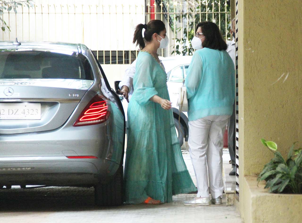 Taimur Ali Khan and Babita also accompanied the new mommy of Bollywood, Kareena Kapoor Khan. On the professional front, the actress will be next seen in Laal Singh Chaddha, opposite Aamir Khan. The film also stars Mona Singh who will be playing a pivotal role in this Aamir Khan film, after 3 Idiots.
