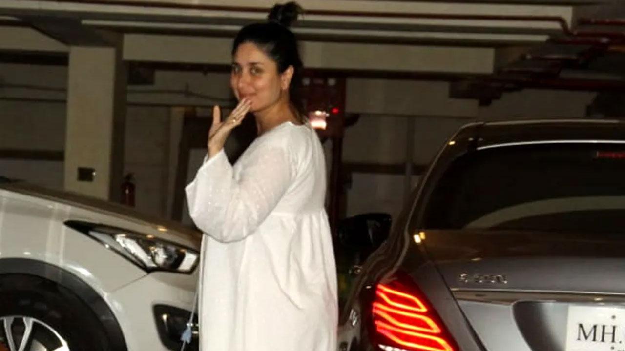 Kareena Kapoor Khan shares first picture post delivery